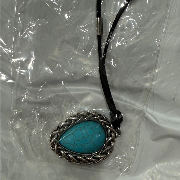 JUSTIN Turquoise Pendant Necklace - Picture 4 of 6